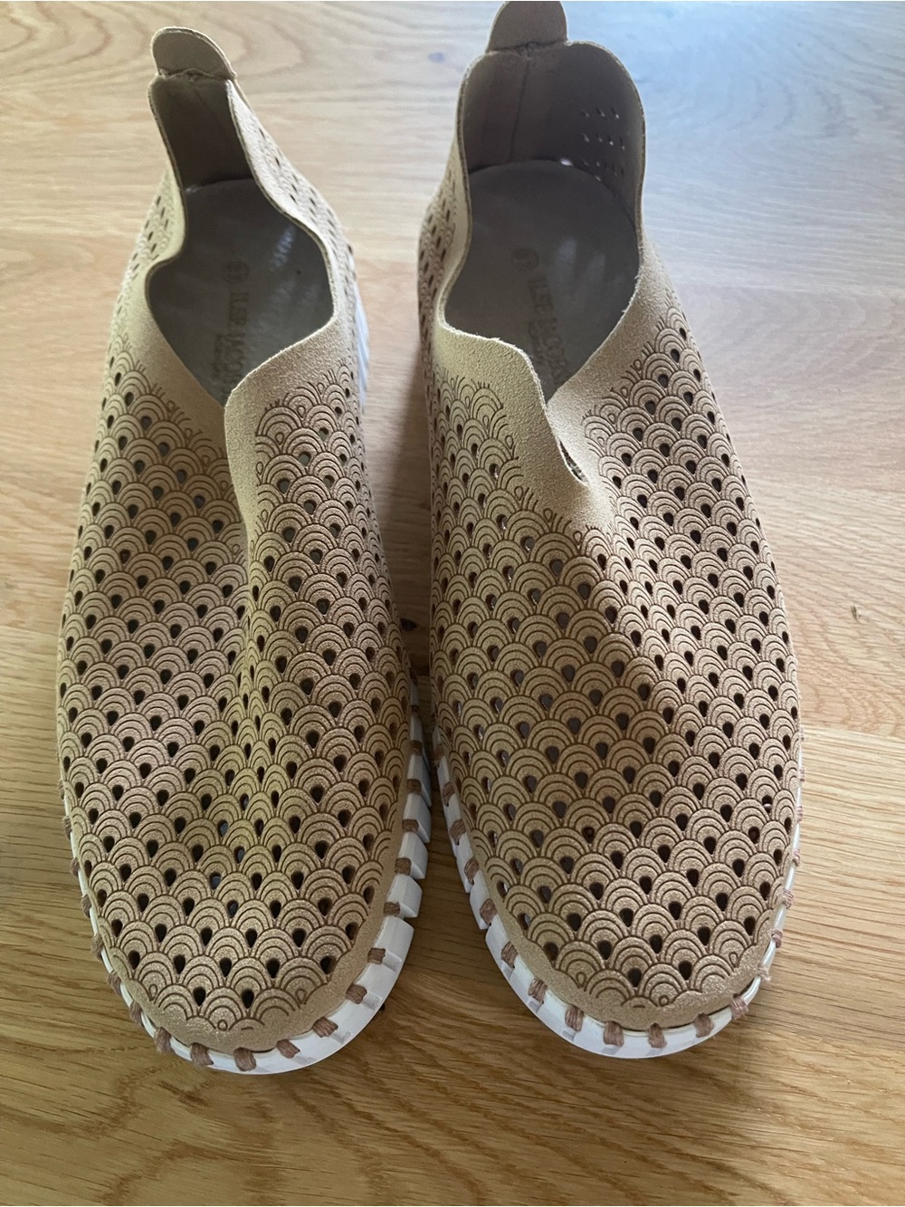 Women's Casual Slip-On Sneakers in Tan